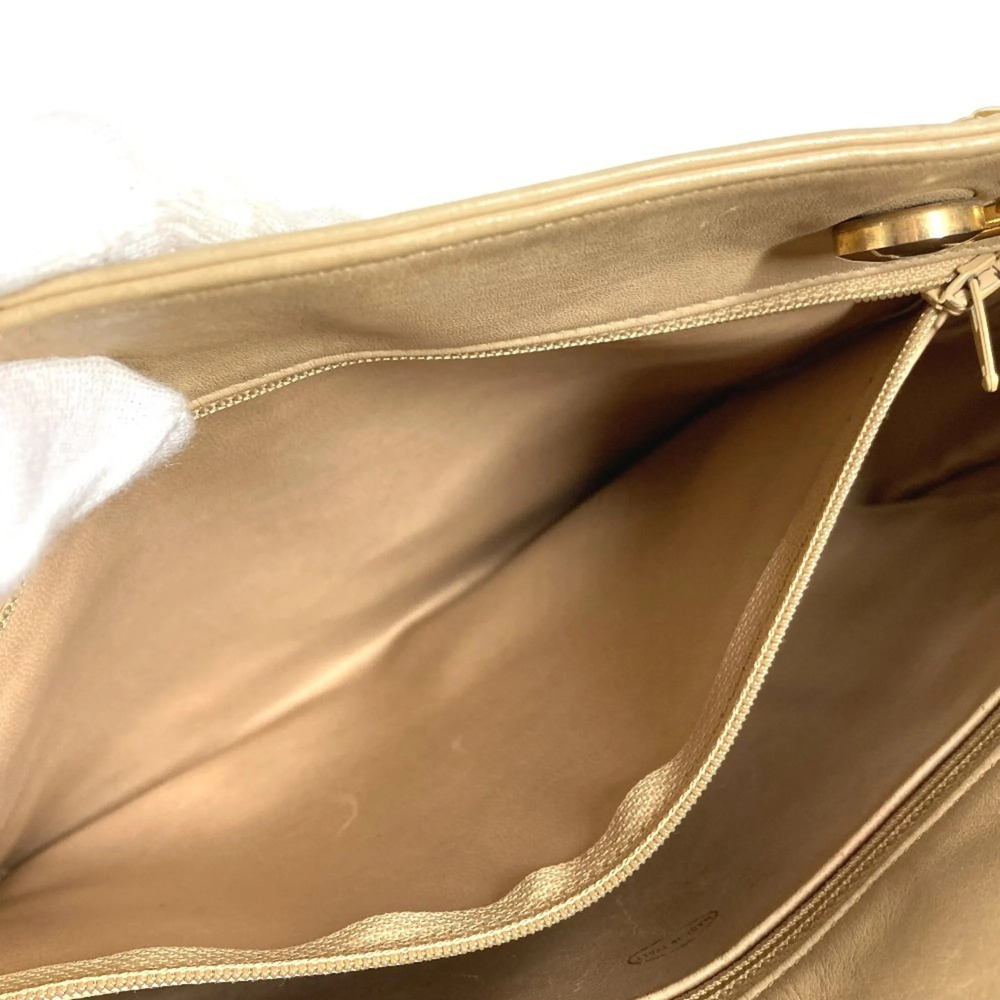 CHANEL Vintage Cream Leather Logo Shoulder Bag - Picture 13 of 16